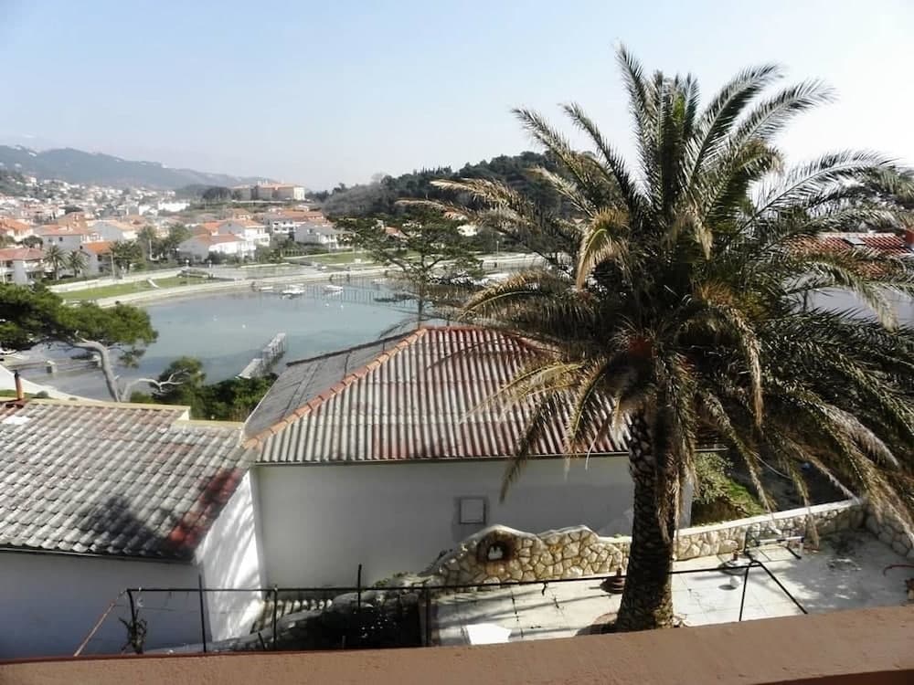 Apartments and Rooms Mlacović