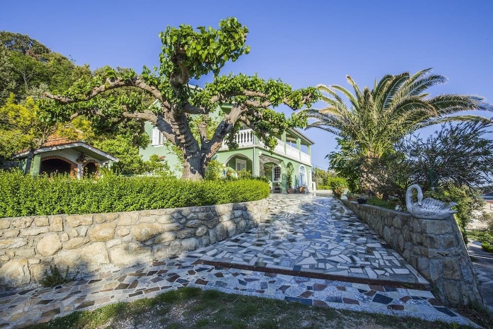 Konaklama yerinin ön cephesi