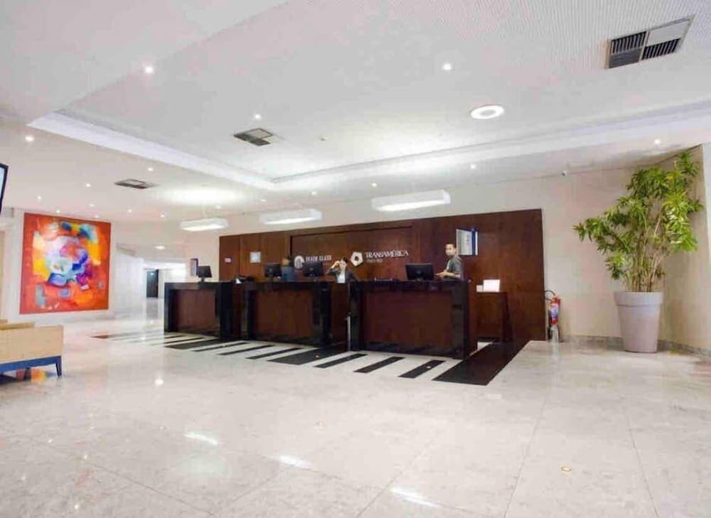 HY Beach Flats - International