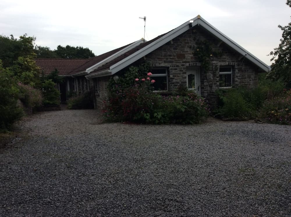 Cwmbach Cottages