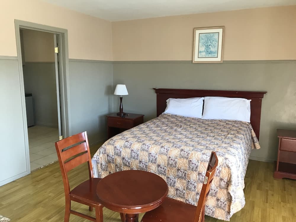 Sunshine Village Motel