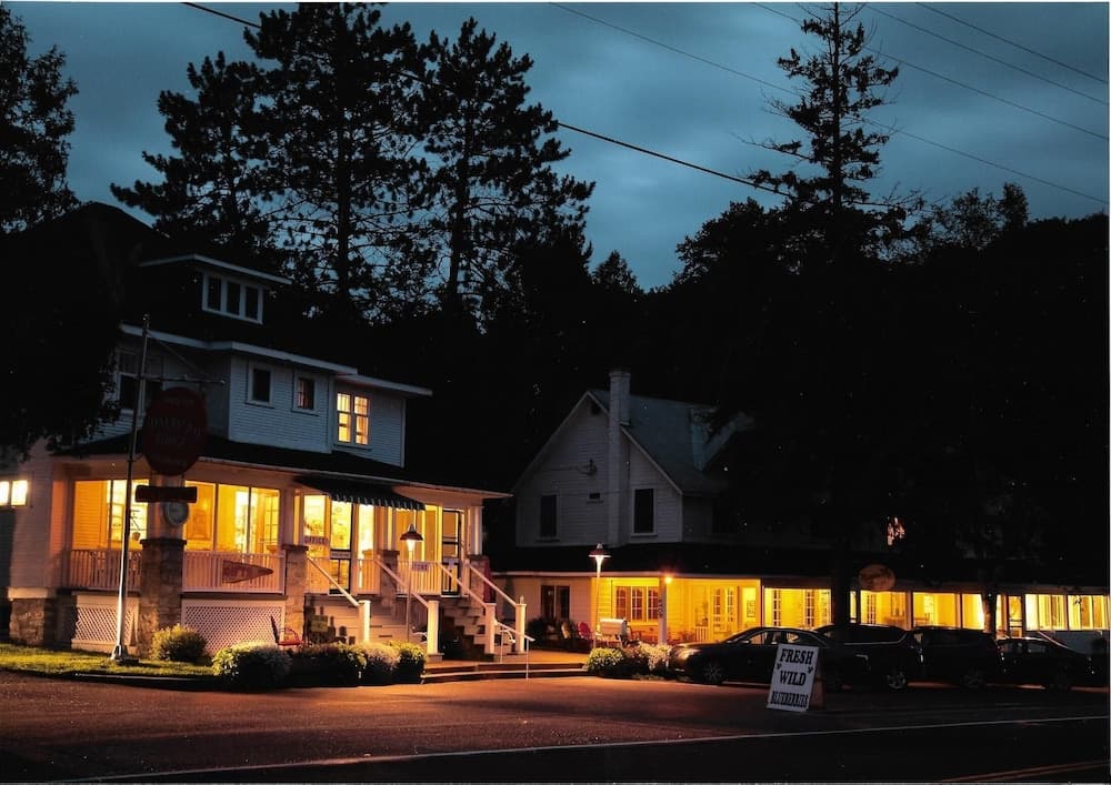 Miners Bay Lodge