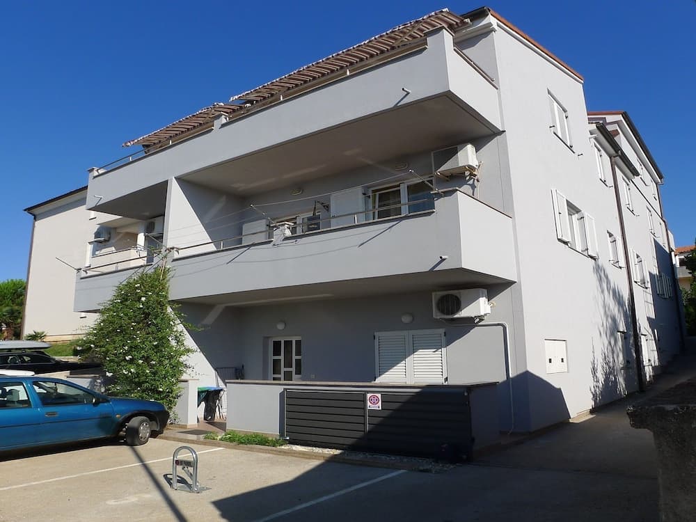 2 Bedroom Seaview Apartment