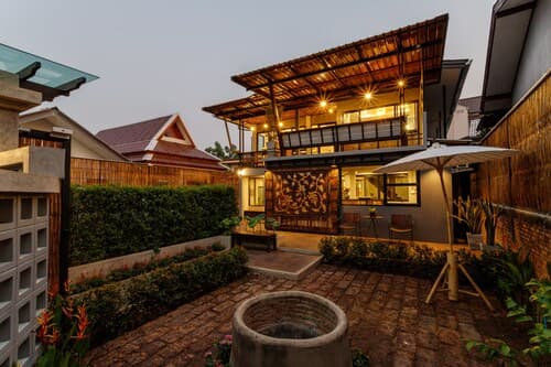 Hostel One Art & Gallery