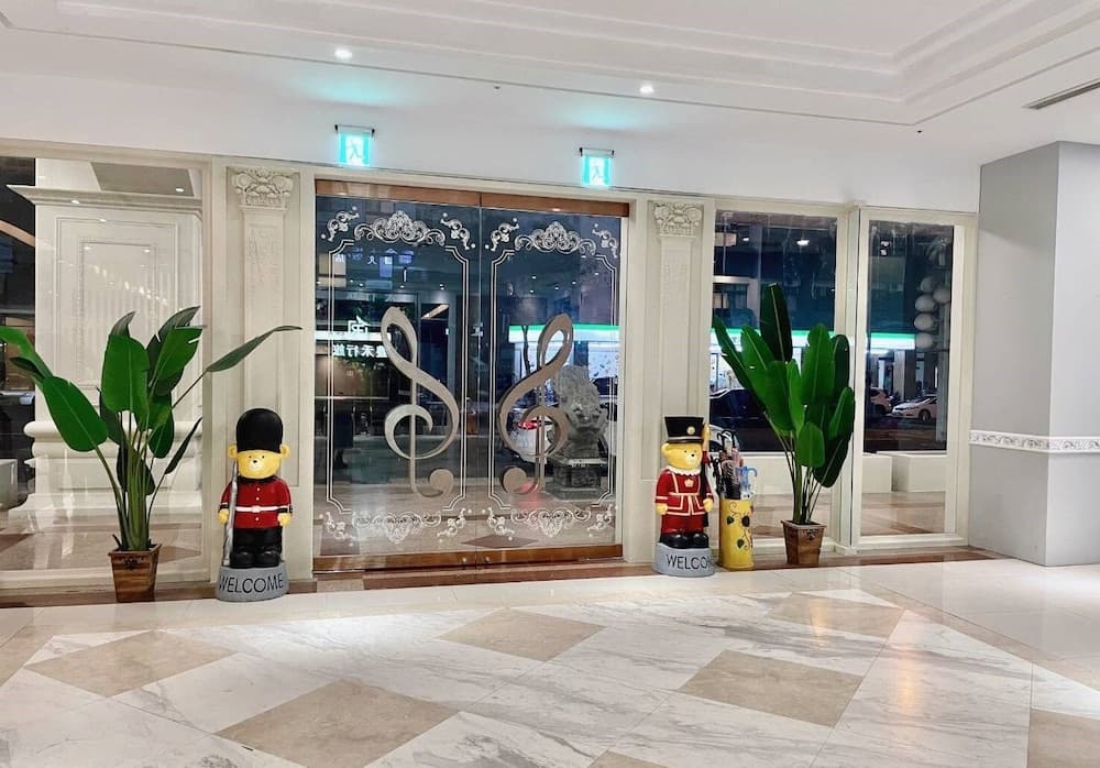 Champs Elysees Hotel