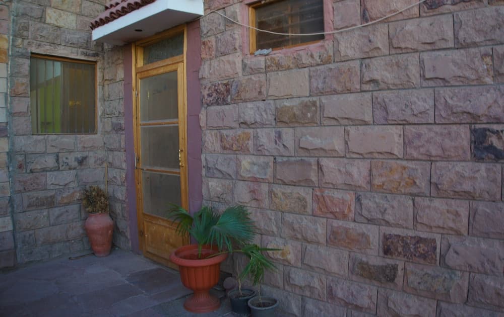 Konaklama yerinin ön cephesi