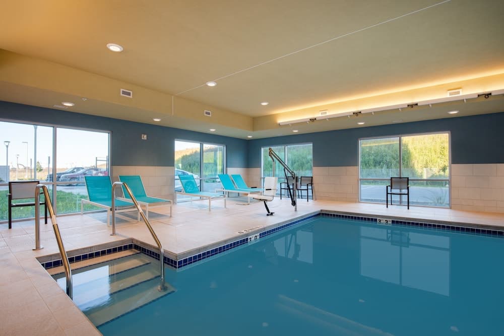 Holiday Inn Express & Suites Beloit by IHG