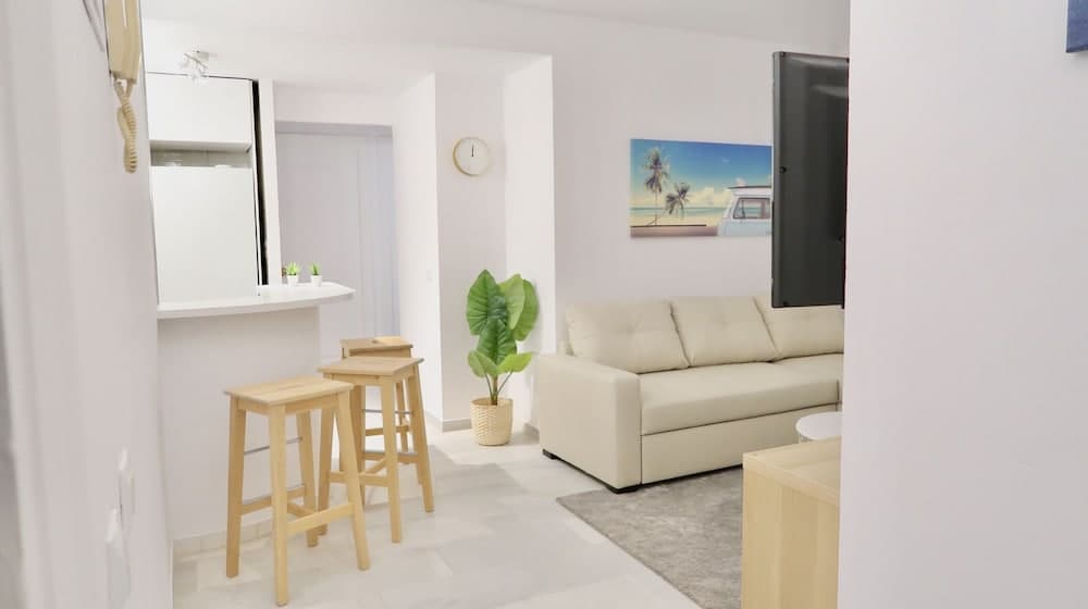 New Skandinavian penthouse-5min to beach