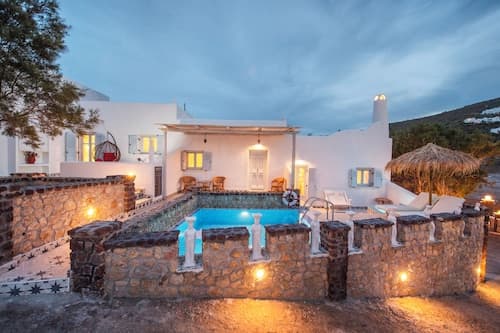 Starlight Luxury Seaside Villa & Suites