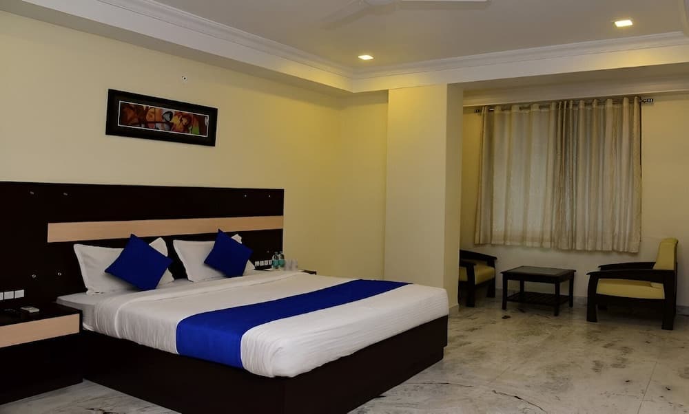 Hotel Holiday Comfort - 800 mts from Jallianwala Bagh, Amritsar