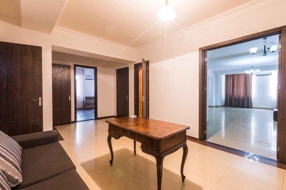 Apartment on Chikobava str.