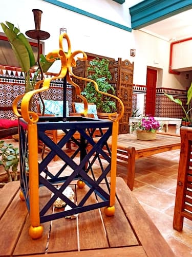 Vivian's Guest House Auto Check-in
