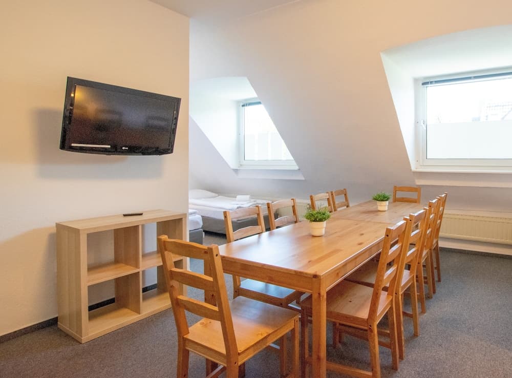 Old Town Large 3 Room Maisonette