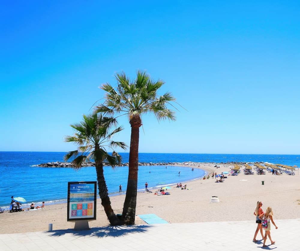 Beachfront Urb. Luxury Apartment 1