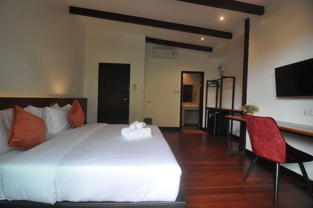 The Eight Ratvithi House