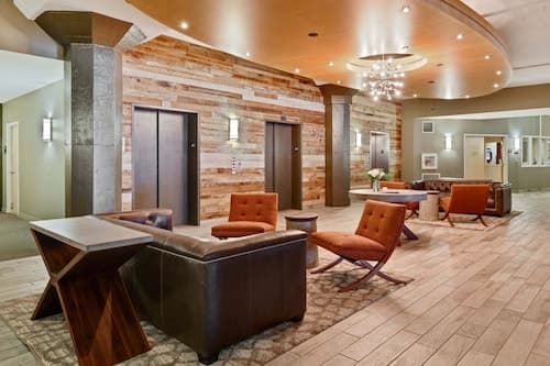 Bluebird Suites at the Warehouse District