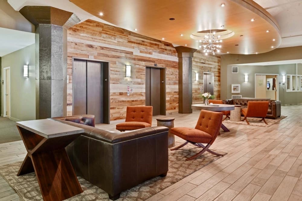 Bluebird Suites at the Warehouse District