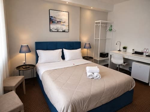 City Plaza Apartments & Rooms