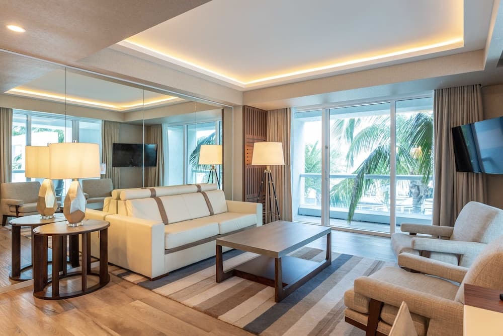 Charming Beachfront Condo With Large Balcony