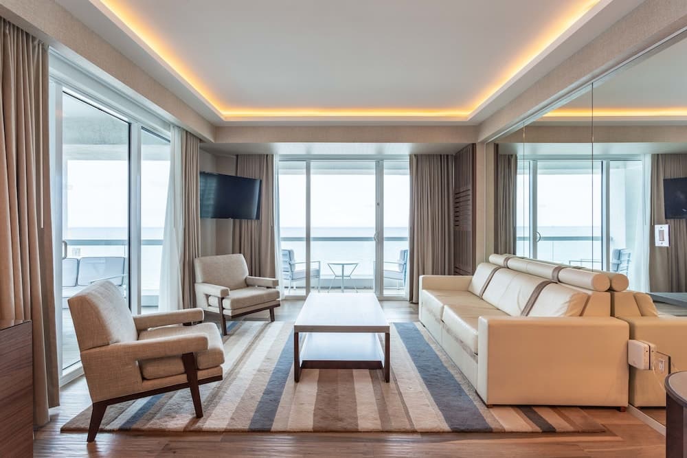 Oceanview Condo in Central Beach