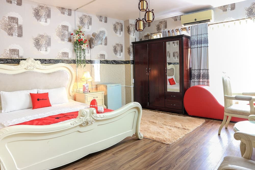 RedDoorz @ Cong Hoa Street