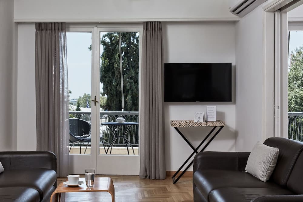 Chic One Bd Apartment with Hilton View