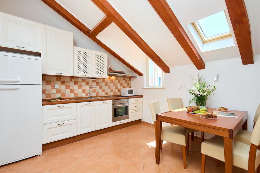 Hedera Estate, Hedera A34