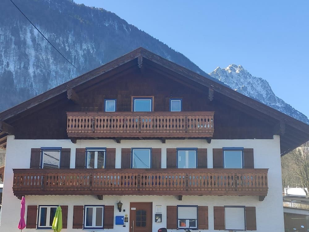 Konaklama yerinin ön cephesi