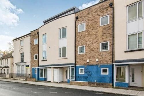 Oxford Street 5 Bedroom Townhouse