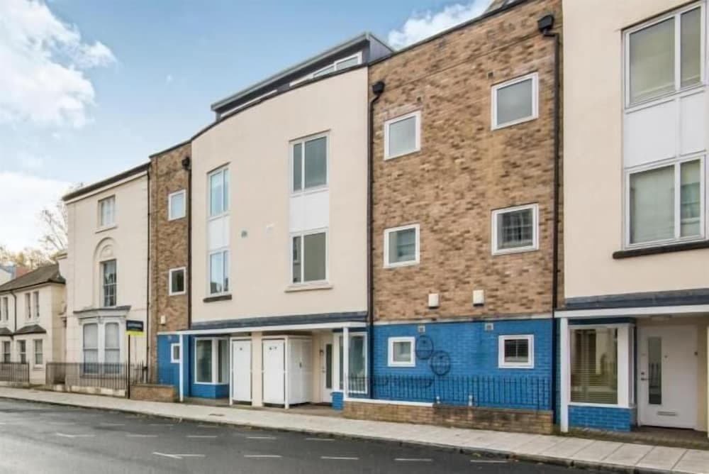 Oxford Street 5 Bedroom Townhouse