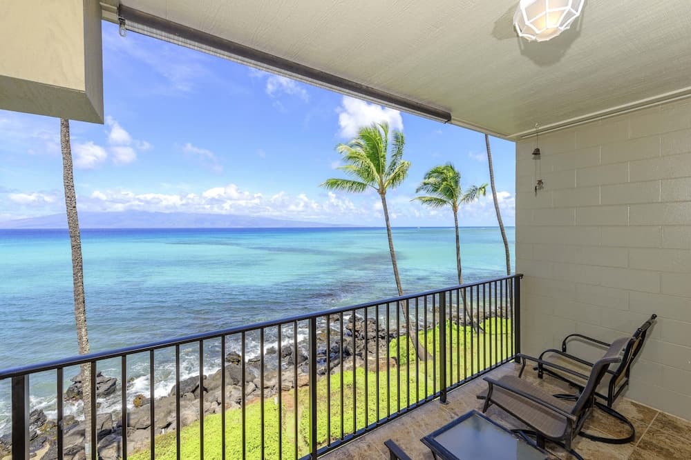 Noelani 304 3bdrm 2.5 Bath 3 Bedroom Condo by RedAwning