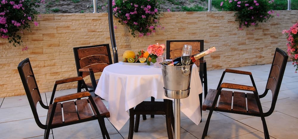 Açık havada yemek servisi