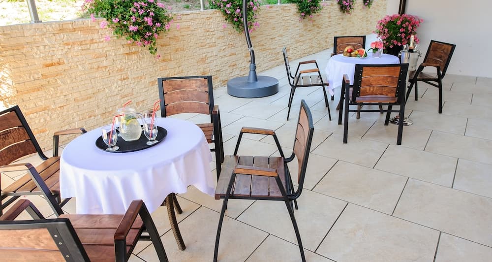 Açık havada yemek servisi