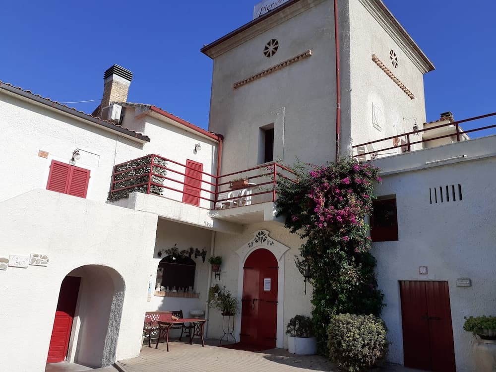 Konaklama yerinin ön cephesi