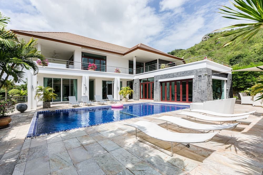 Unique Pool Villa with 5 Bedrooms and Sea View (PM-C1)