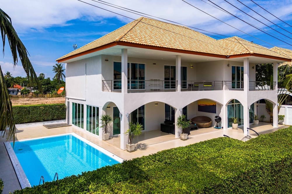 Modern 4 Bedrooms Pool Villa - VY