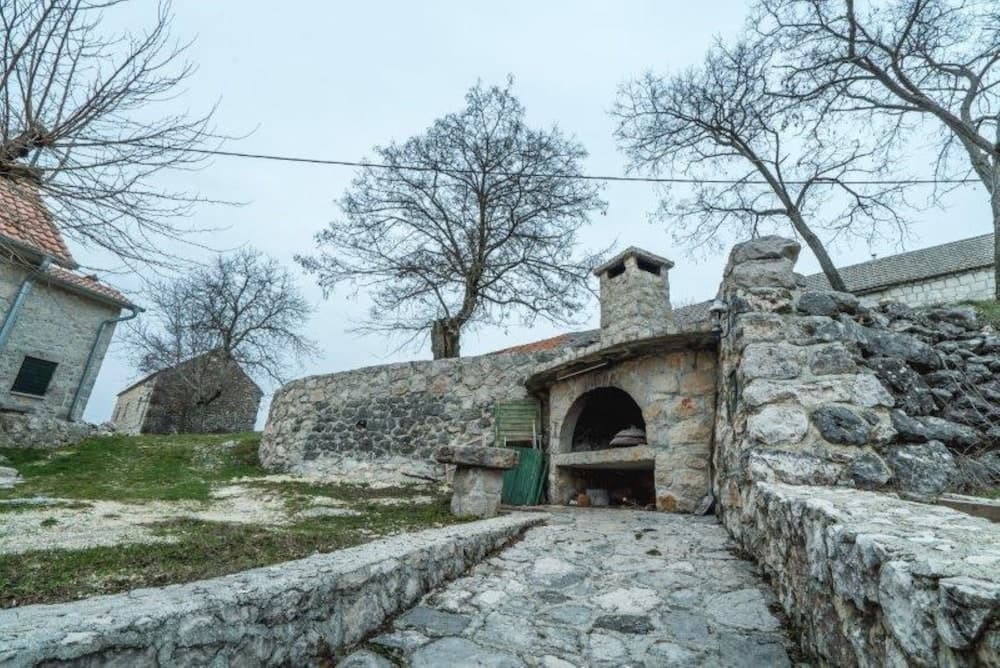 Barbekü/piknik alanı