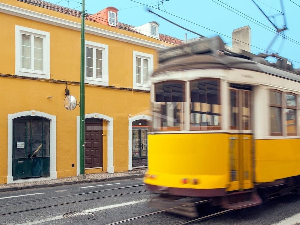 Alcantara 65 Riverside