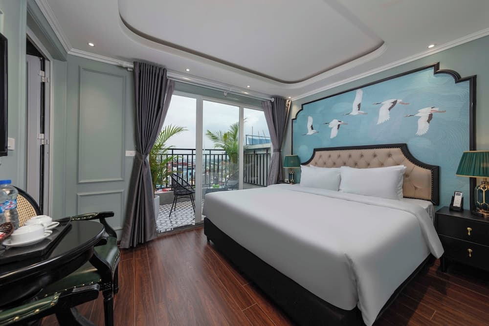 Madelise Central Hotel & Travel