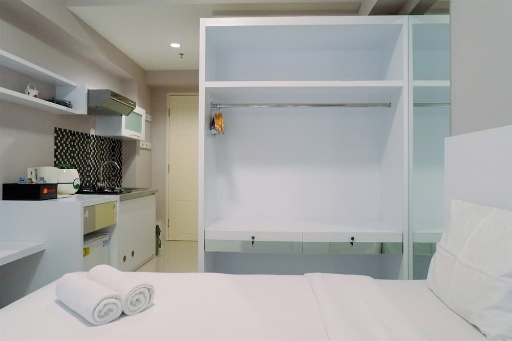 Studio Apartment Connected to Mall at Supermall Mansion