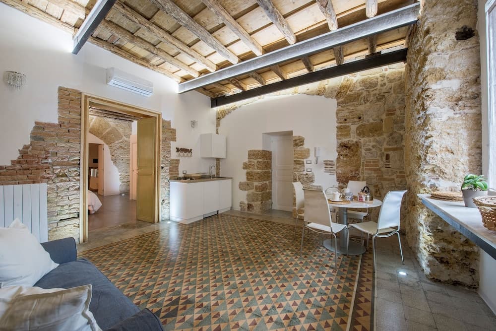 Stylish house in front of Casa Professa