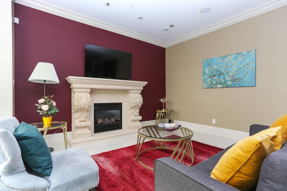 Grand 4 Bedroom Vacation House near Vancouver Downtown