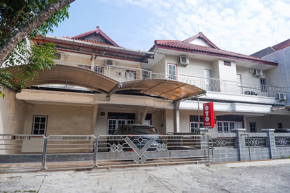 OYO 1284 Executive Residence