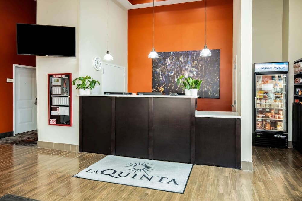 La Quinta Inn and Suites by Wyndham Long Island City