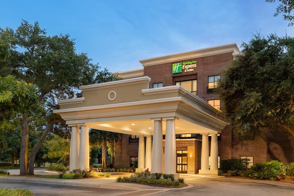 Holiday Inn Express & Suites Mt. Pleasant by IHG