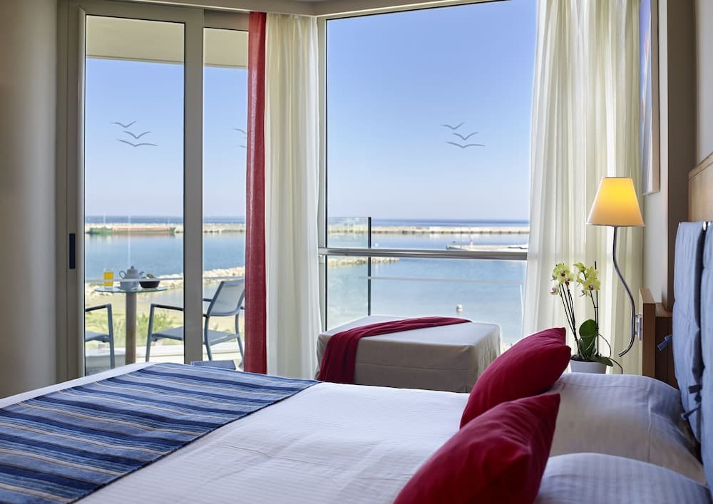 Kyma Suites Beach Hotel