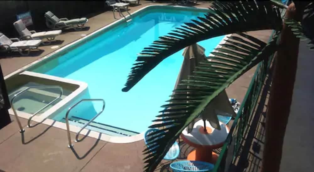 Rainbow Motor Inn - By the Falls