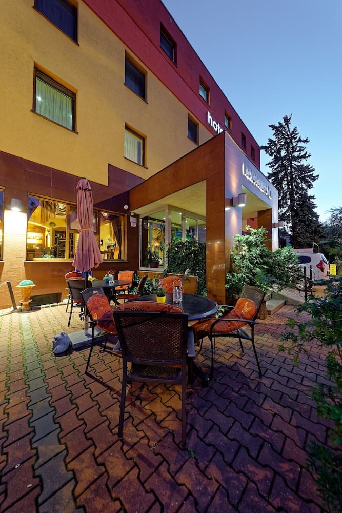 Max Inn Hotel