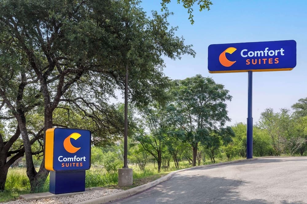 Comfort Suites Medical Center near Six Flags