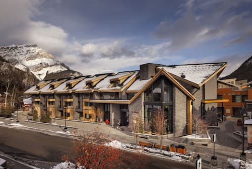 Peaks Hotel & Suites